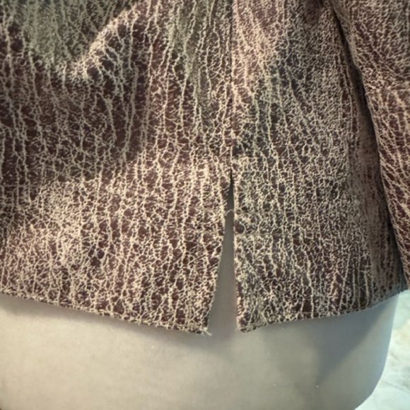 Chico's Size 1. Button down shirt/light jacket with collar. - Picture 6 of 10